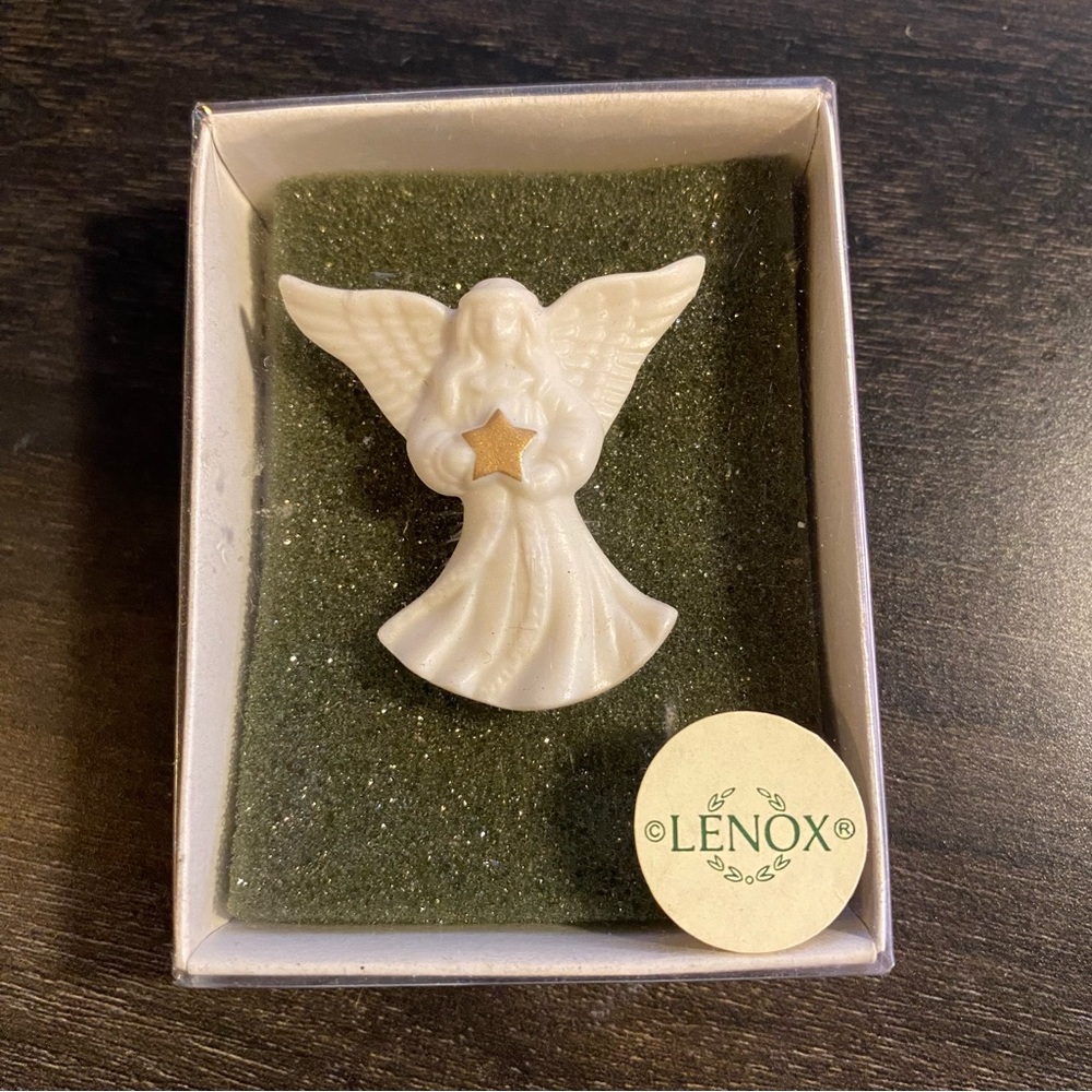 NEW Lenox Vintage Porcelain Angel Pin Brooch Christmas 1.5" - Picture 6 of 6